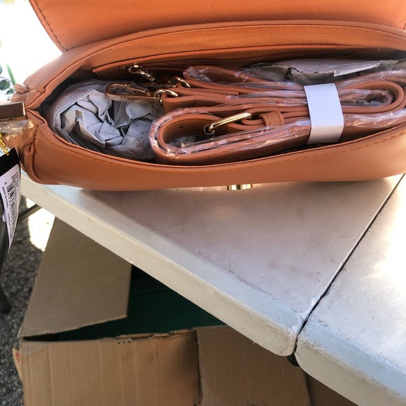 NEW be be Cross body bag  color orange - Picture 2 of 6